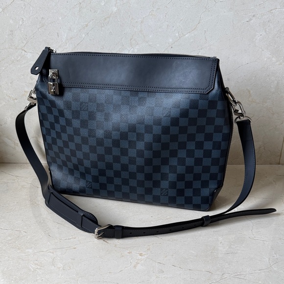 Louis Vuitton Greenwich Messenger Bag - Picture 1 of 16
